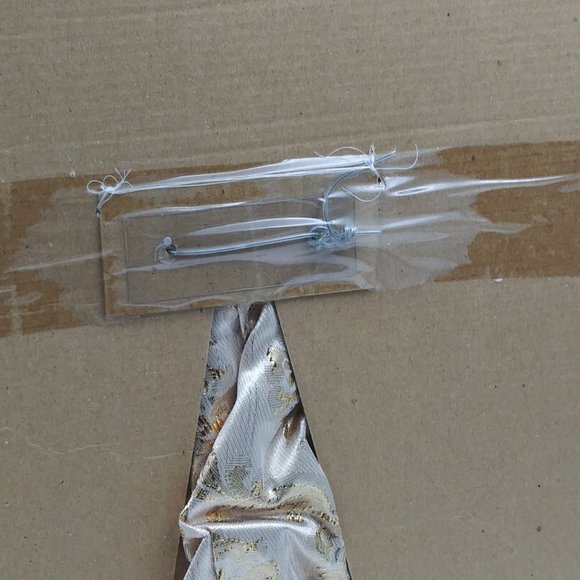 HAND CRAFTED BRASS KEY 16" PORCELAIN ANGEL TREETOPPER NEVER REMOVED FROM BOX - Picture 3 of 16